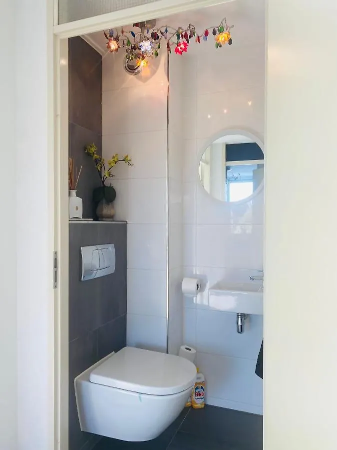 Home Inn Zandvoort The First Floor, 4 Persons, 2 Bedrooms, Free Parking 0*,  Netherlands