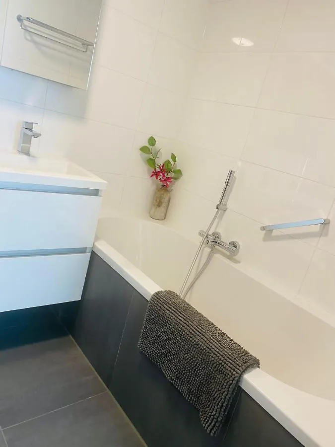 Home Inn Zandvoort The First Floor, 4 Persons, 2 Bedrooms, Free Parking Homestay