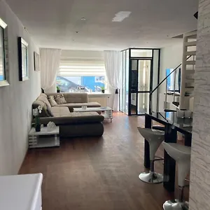 Beach House Hollywood Apartment